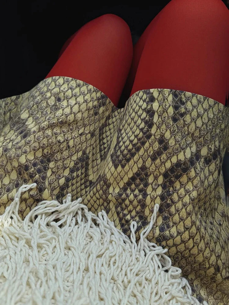 חצאית דגם נחש